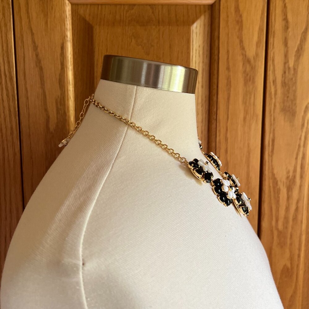 TALBOTS - Black & White Floral Necklace -- Like New - Picture 2 of 12